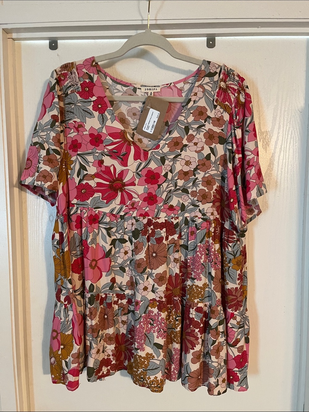 JODIFL Pink Multi Floral V-Neck Tiered Blouse Medium NWT